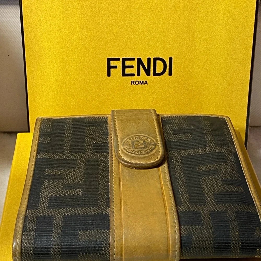 GUC Vintage Fendi Zucca Bifold Wallet w/Box and Dustbag - Picture 1 of 8